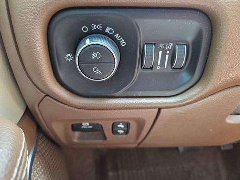 Used 2021 RAM 1500 Laramie RWD image 12