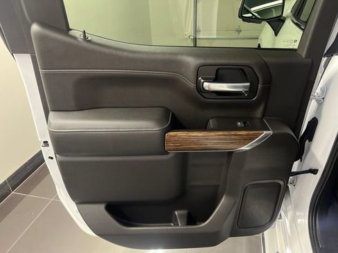 Used 2019 Chevrolet Silverado 1500 High Country w/ Technology Package AWD/4WD image 27