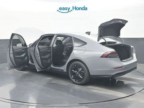 Used 2025 Honda Accord SE image 37