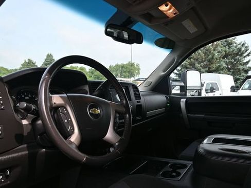 Used 2011 Chevrolet Silverado 2500 LT w/ Interior Plus Package AWD/4WD image 21