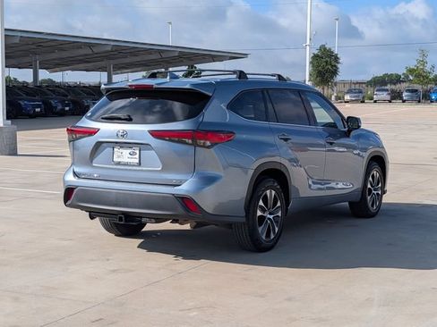 Used 2020 Toyota Highlander XLE FWD image 5