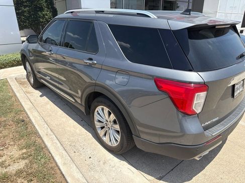 Used 2024 Ford Explorer Limited w/ Limited Technology Package RWD image 4