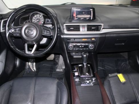 Used 2018 MAZDA MAZDA3 Touring image 2