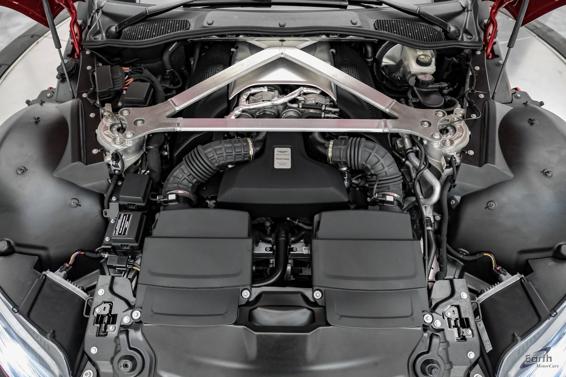 Used 2019 Aston Martin V8 Vantage Coupe RWD image 4