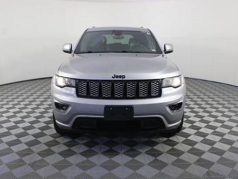 Used 2018 Jeep Grand Cherokee Altitude AWD/4WD image 26