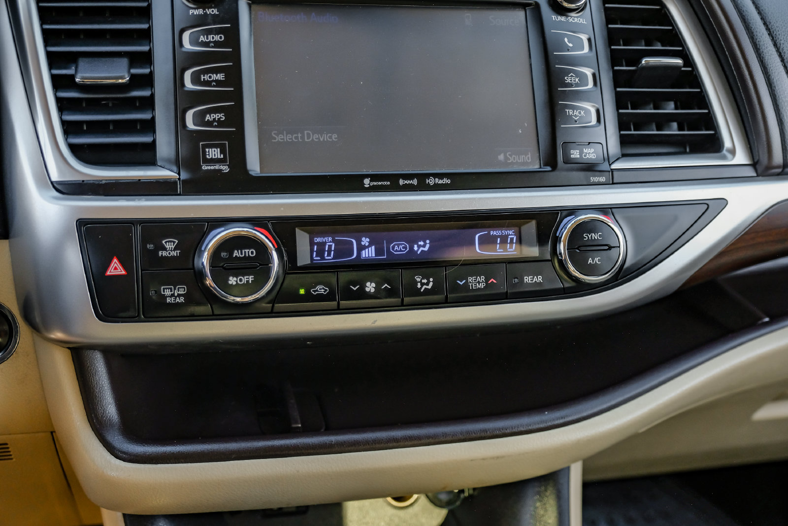 Used 2016 Toyota Highlander Limited w/ Driver Technology Package FWD image 24