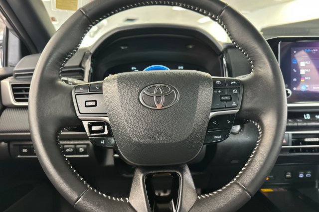 Certified 2025 Toyota Camry SE FWD image 27