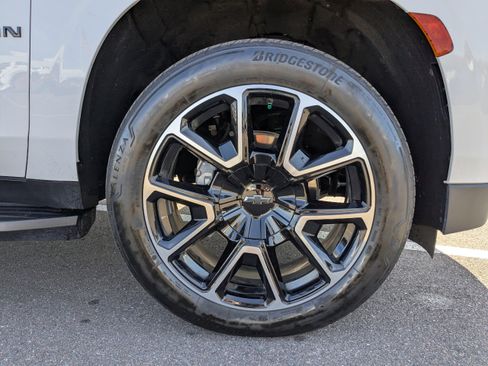 Used 2024 Chevrolet Suburban RST w/ Luxury Package image 10