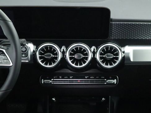 Certified 2025 Mercedes-Benz GLB 250 image 15