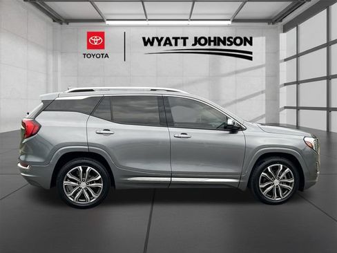 Used 2020 GMC Terrain Denali w/ Denali Premium Package FWD image 6