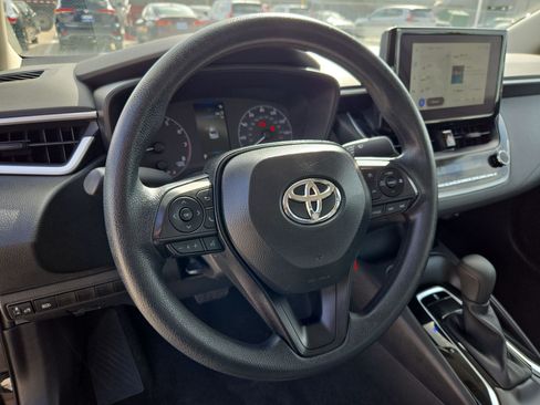 Used 2025 Toyota Corolla LE FWD image 16