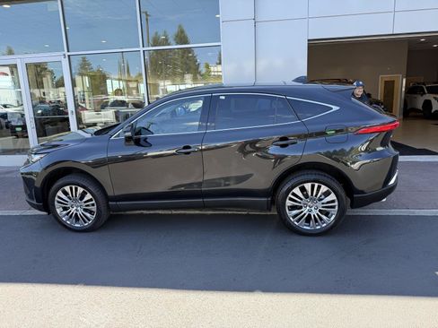 Used 2023 Toyota Venza Limited AWD/4WD image 3