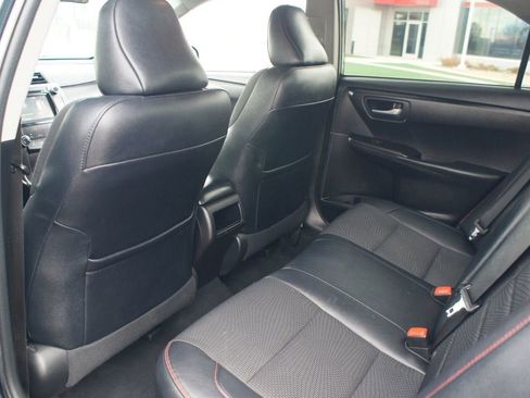 Used 2016 Toyota Camry SE image 13