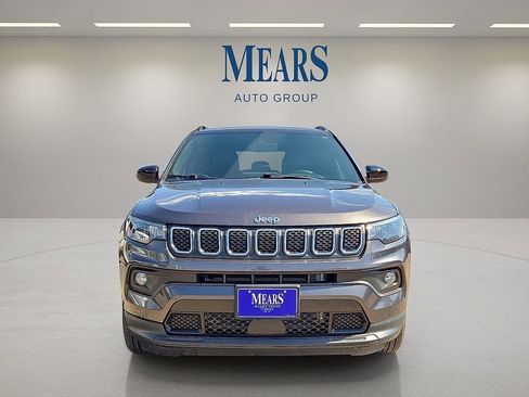 Used 2023 Jeep Compass Latitude image 9