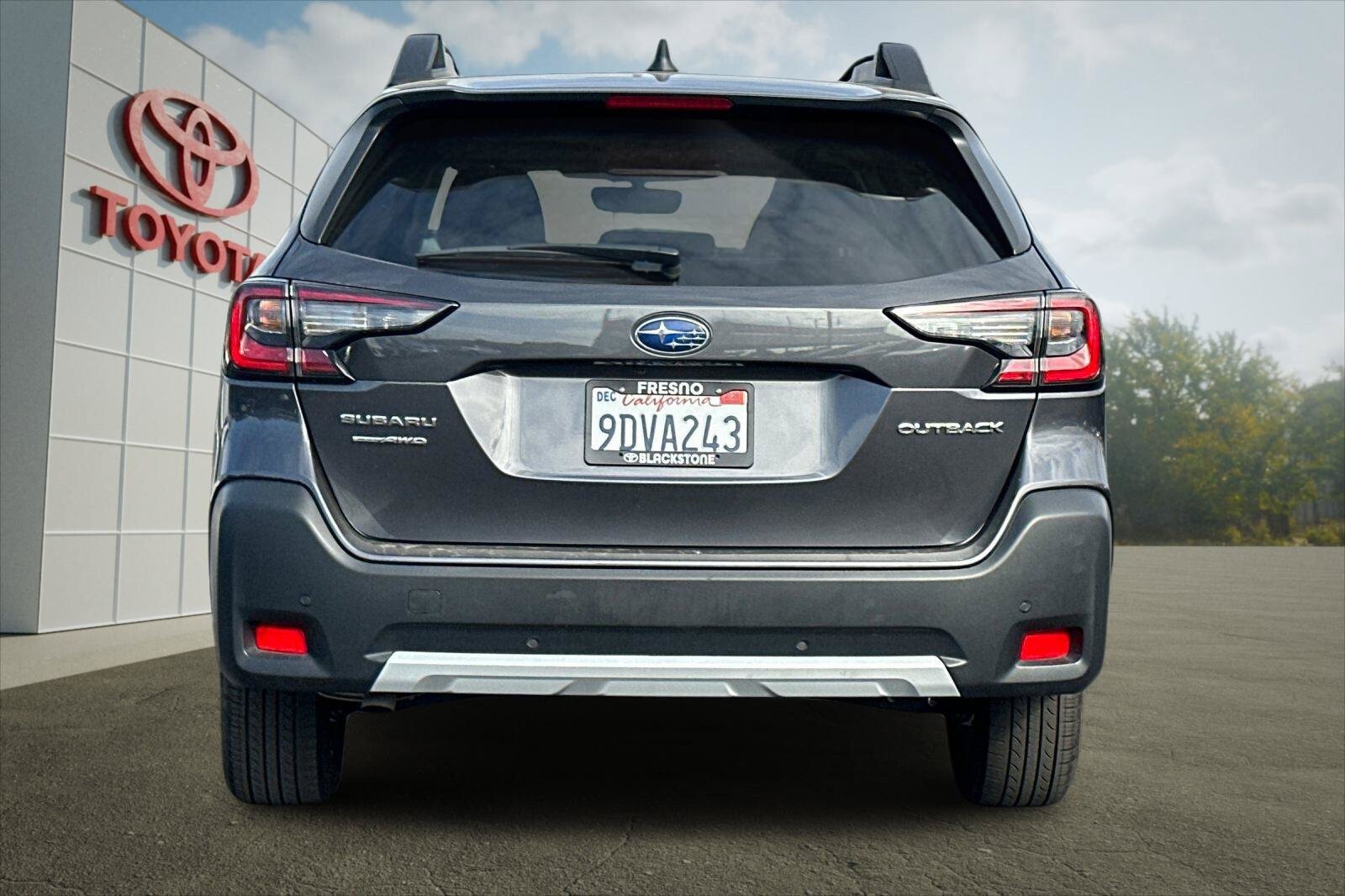 Used 2023 Subaru Outback Limited AWD/4WD image 4