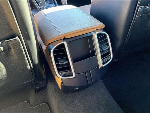 Used 2018 Porsche Cayenne Platinum Edition w/ Premium Package image 23