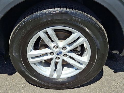 Used 2024 Ford Explorer XLT AWD/4WD image 28