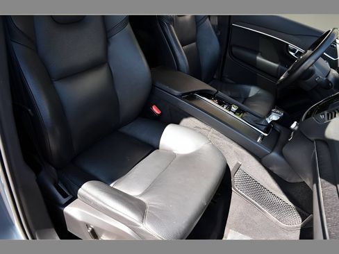 Used 2020 Volvo XC90 T6 Momentum AWD/4WD image 33