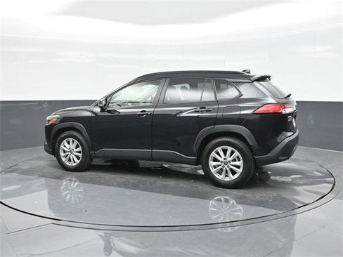 Certified 2025 Toyota Corolla Cross LE image 5