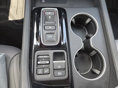 Certified 2025 Honda Pilot Touring image 36