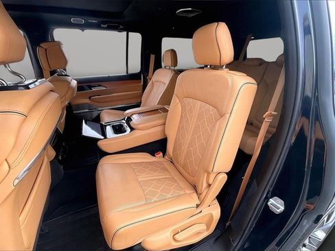 Used 2022 Jeep Grand Wagoneer Series III image 24