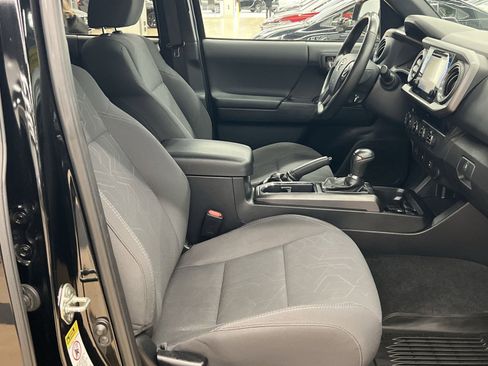 Used 2017 Toyota Tacoma TRD Off-Road w/ Tow Package (A/T) image 27