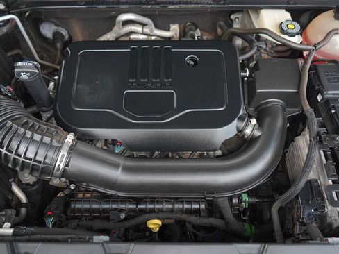 Used 2023 GMC Acadia SLT FWD image 9