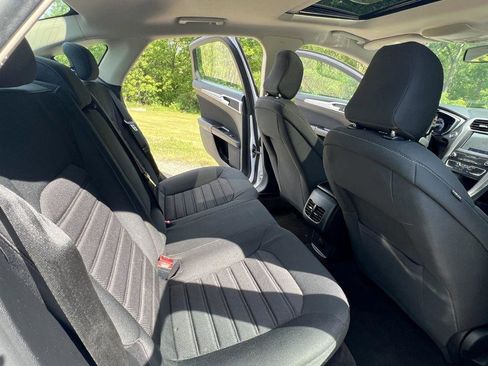 Used 2020 Ford Fusion SE FWD image 13