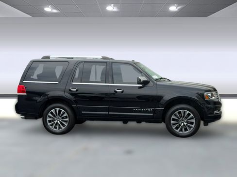 Used 2016 Lincoln Navigator Select RWD image 8