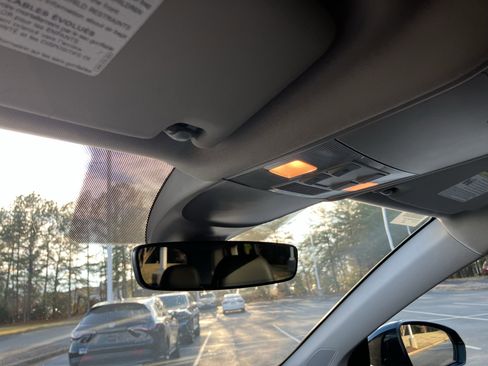 Used 2024 Volkswagen Taos SE image 28