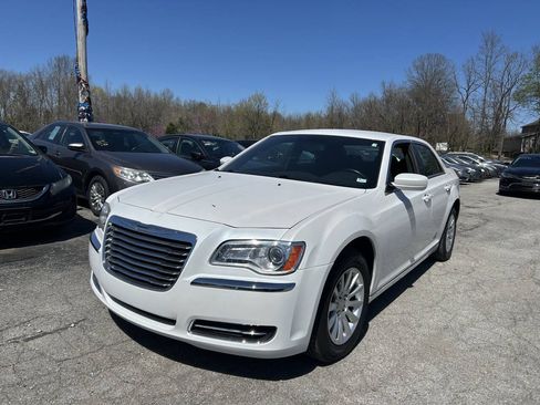 Used 2011 Chrysler 300 RWD image 2