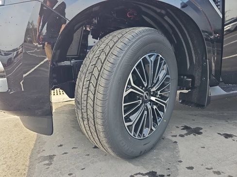 New 2026 Nissan Armada SL w/ Captain's Chari Seat Package image 36