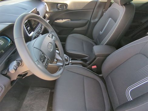 New 2025 Hyundai Venue Limited image 18