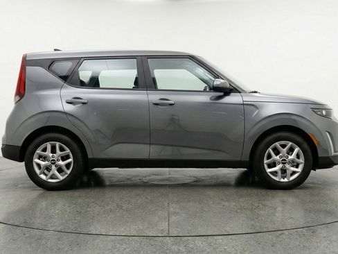 Used 2025 Kia Soul LX w/ LX Technology Package FWD image 11