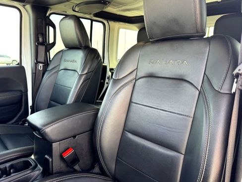 Used 2023 Jeep Wrangler Unlimited Sahara image 15