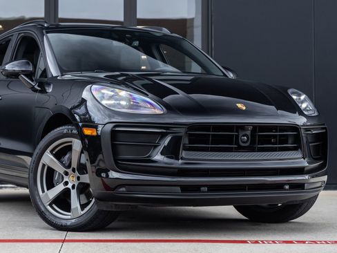 Certified 2023 Porsche Macan AWD/4WD image 9