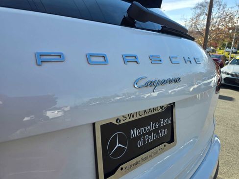 Used 2018 Porsche Cayenne Platinum Edition image 16