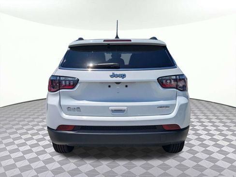 Used 2024 Jeep Compass Latitude AWD/4WD image 4