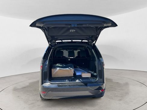 New 2025 Land Rover Discovery Dynamic SE image 29