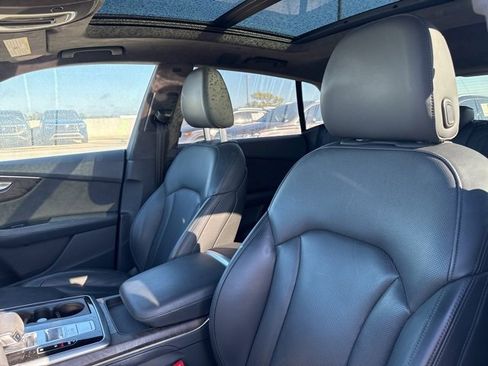 Used 2019 Audi Q8 Prestige w/ Luxury Package image 14