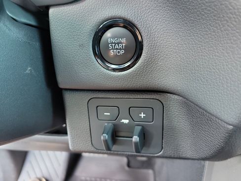 Used 2025 Toyota Tundra Limited AWD/4WD image 20