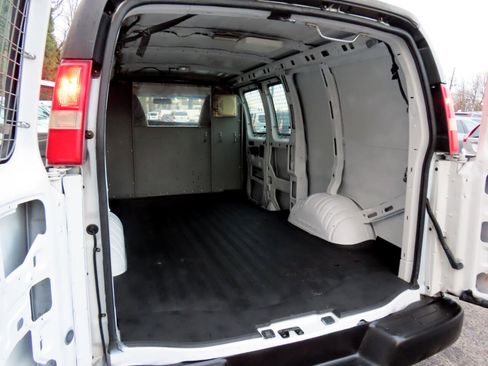 Used 2013 Chevrolet Express 2500 image 15