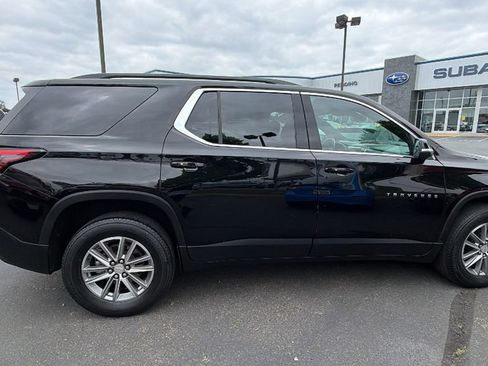 Used 2023 Chevrolet Traverse LT FWD image 3