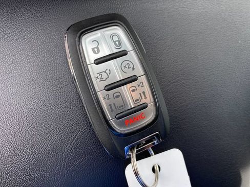 Used 2024 Chrysler Pacifica Touring-L FWD image 24