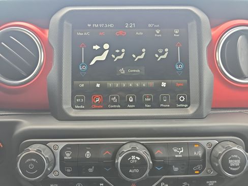 Used 2021 Jeep Gladiator Rubicon AWD/4WD image 17
