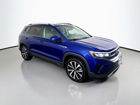 Used 2022 Volkswagen Taos SE FWD image 1