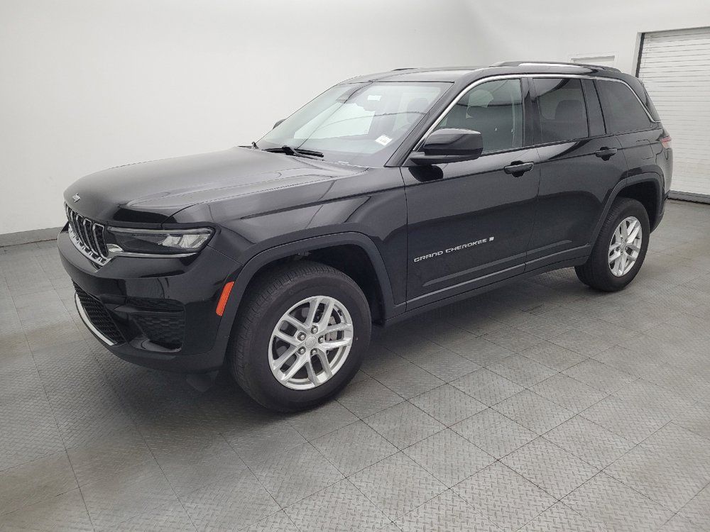 Used 2023 Jeep Grand Cherokee Laredo X AWD/4WD image 2