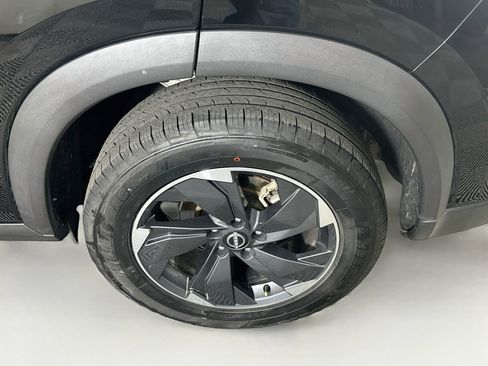 Used 2024 Nissan Rogue SV FWD image 11