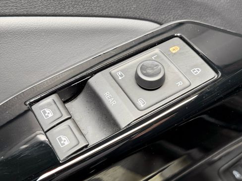 Used 2023 Volkswagen ID.4 Pro S Plus AWD/4WD image 8