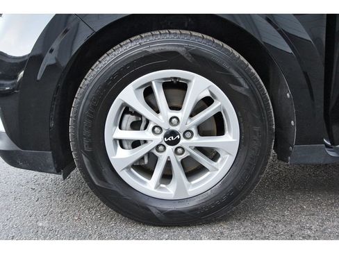 Used 2022 Kia Carnival LX FWD image 31